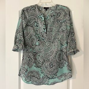 The Limited Black and White Graphic 3/4 Sleeve Blouse